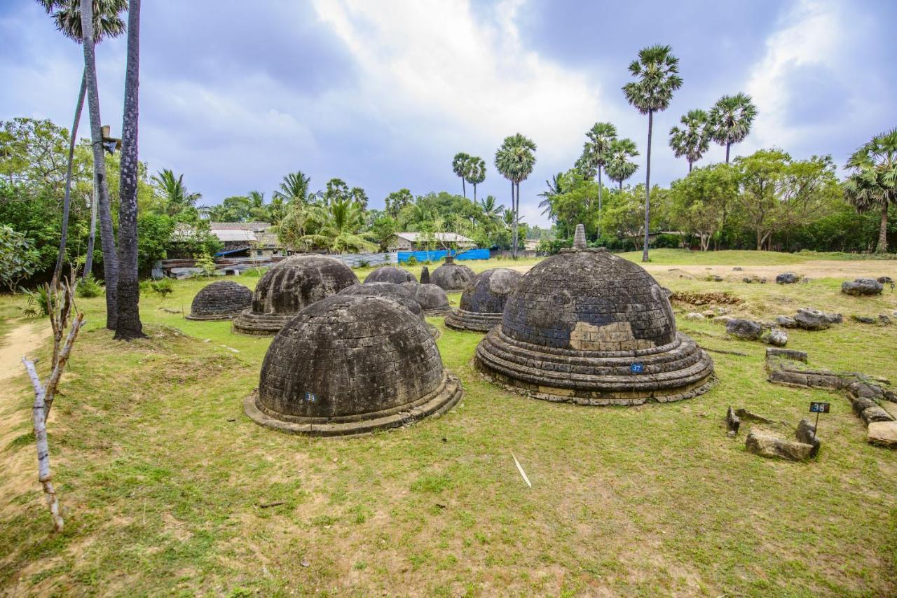 Thambu Illam Hotel Jaffna Exterior photo